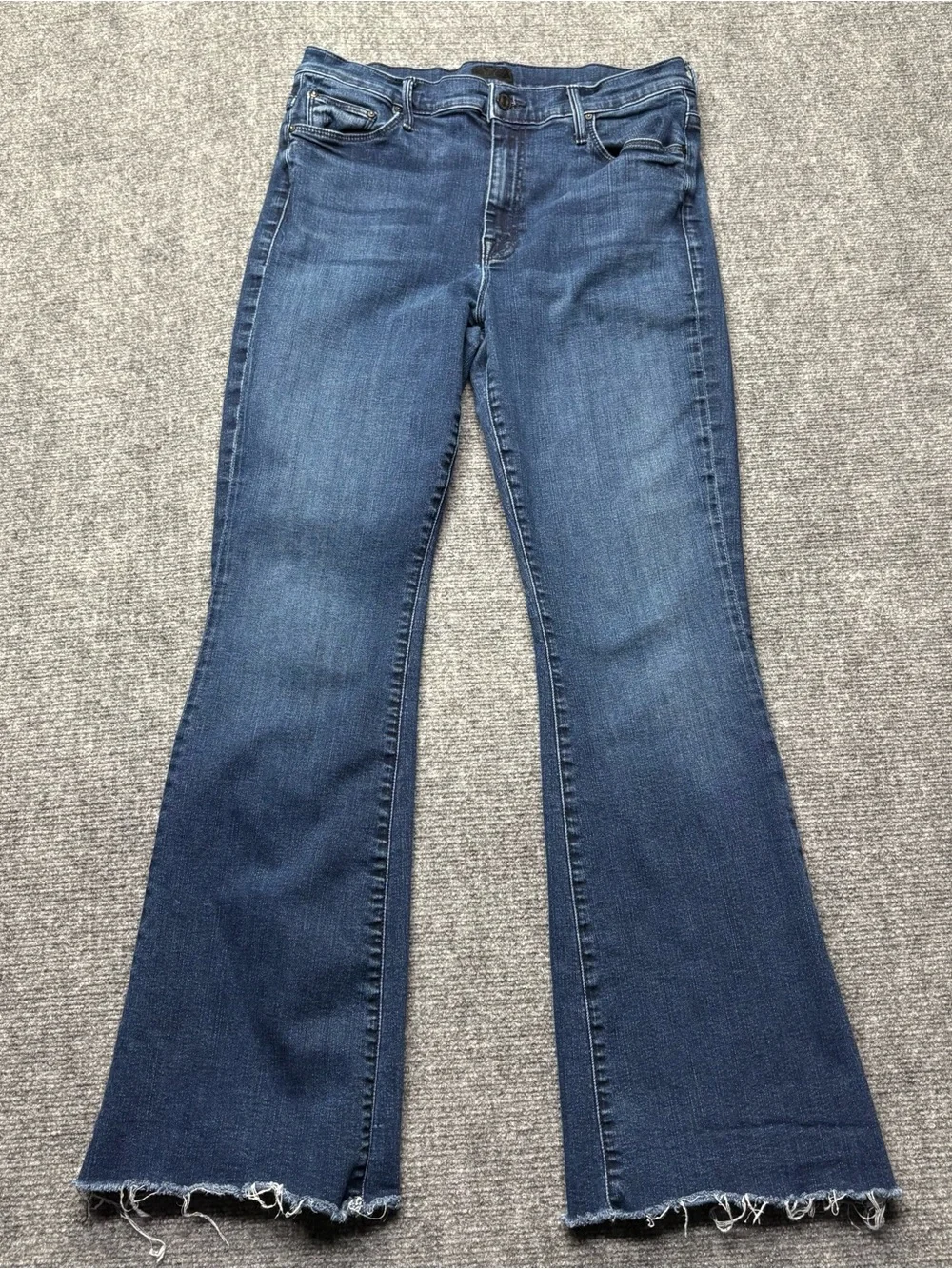 MOTHER Jeans Womens 32 Weekender Fray in Mint Condition Flare Raw Hem USA Made - Picture 1 of 15